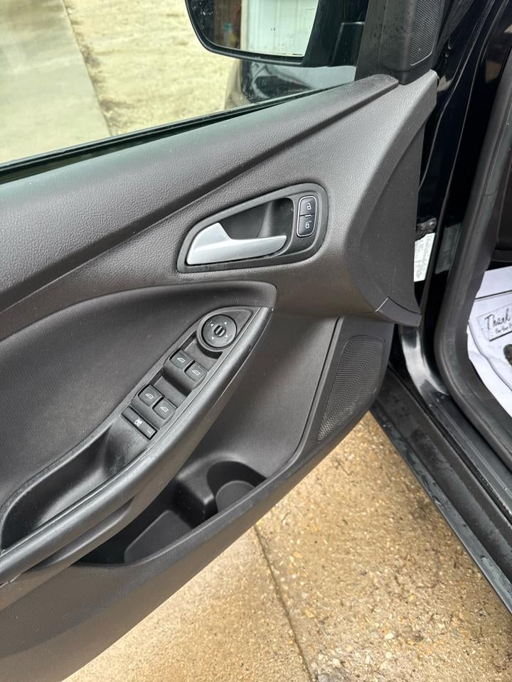 2017 Ford Focus SE Sedan