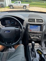 2017 Ford Explorer 4dr XLT 4WD