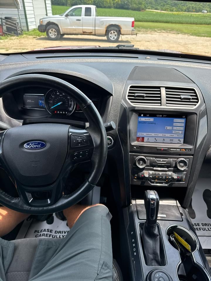 2017 Ford Explorer 4dr XLT 4WD
