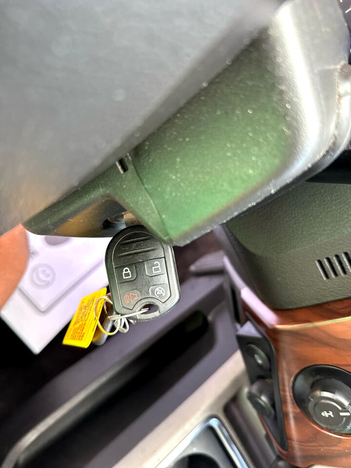 2015 Ford Super Duty F-250 SRW Lariat 4WD Crew Cab 6.75' Box