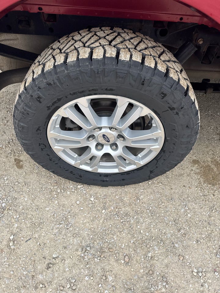 2015 Ford F-150 2WD SuperCrew 157" Lariat