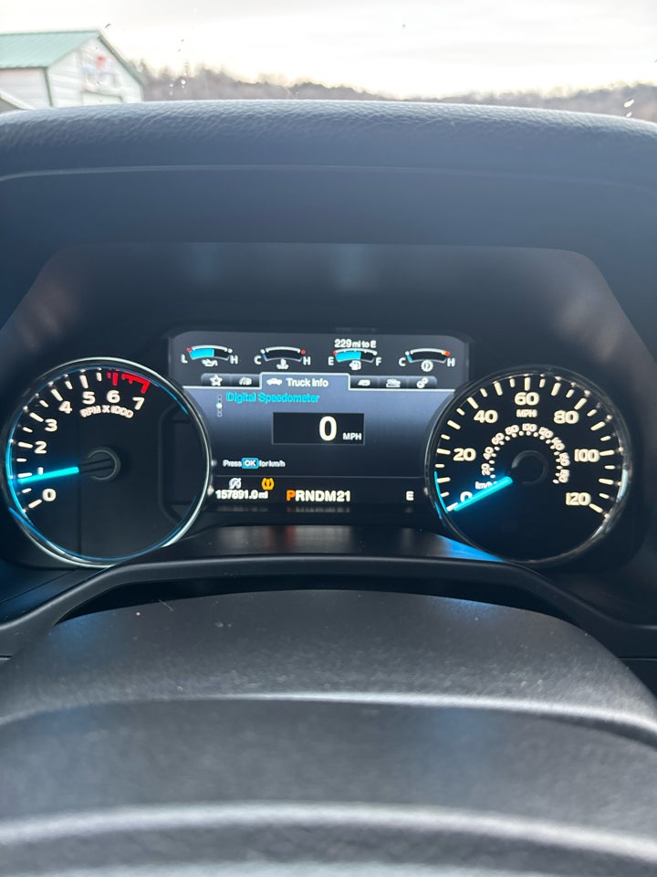 2015 Ford F-150 2WD SuperCrew 157" Lariat