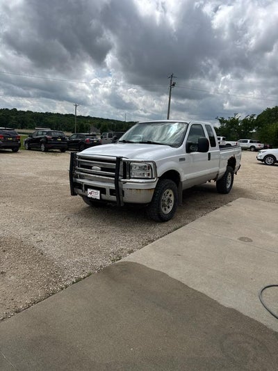 2005 Ford Super Duty F-250 Supercab 142" Lariat 4WD