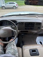 2000 Ford Super Duty F-350 DRW Lariat 4WD Crew Cab 8' Box