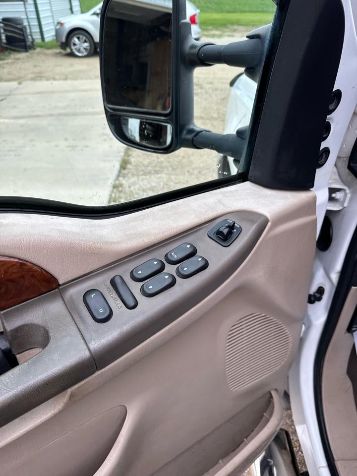 2000 Ford Super Duty F-350 DRW Lariat 4WD Crew Cab 8' Box