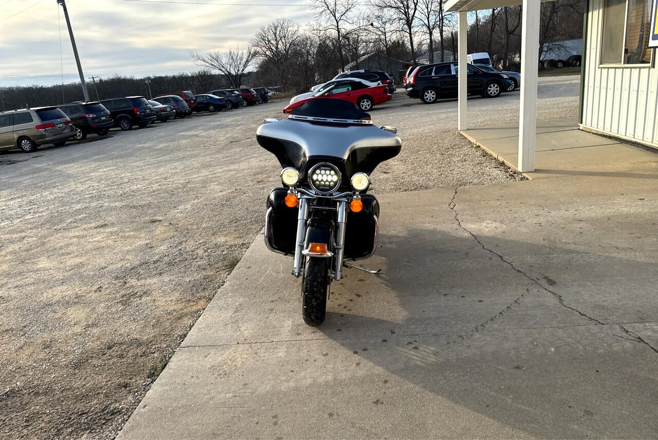 2010 Harley-Davidson FLHTCU Ult EG Classic Base