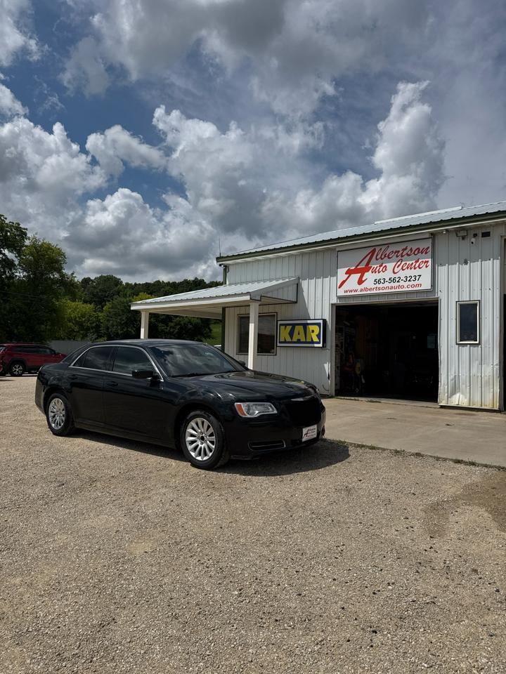 2013 Chrysler 300 4dr Sdn RWD