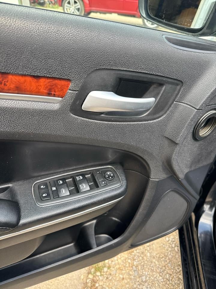2013 Chrysler 300 4dr Sdn RWD