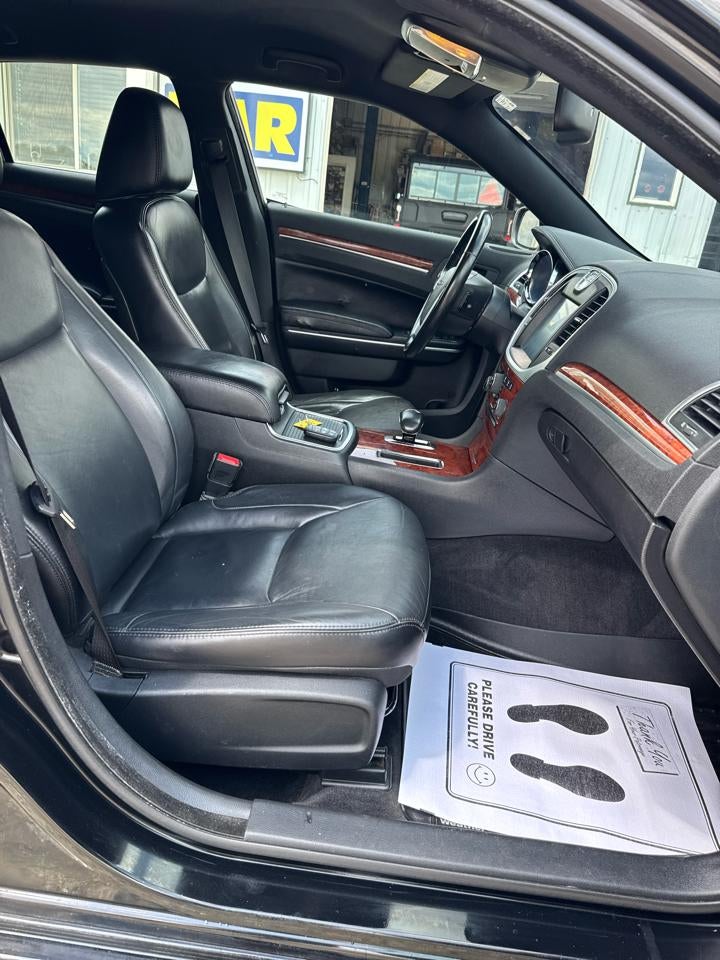 2013 Chrysler 300 4dr Sdn RWD