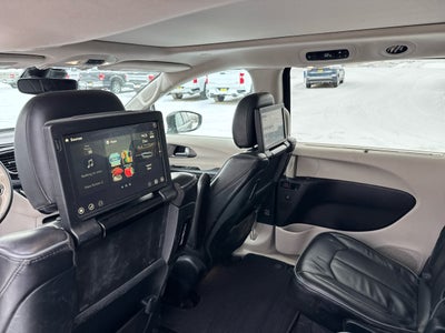 2017 Chrysler Pacifica Limited FWD