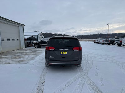 2017 Chrysler Pacifica Limited FWD