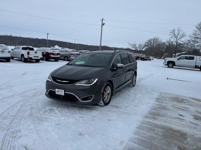 2017 Chrysler Pacifica Limited FWD