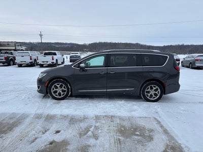 2017 Chrysler Pacifica Limited FWD