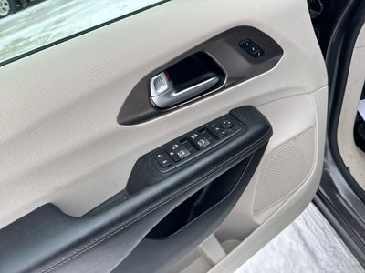 2017 Chrysler Pacifica Limited FWD