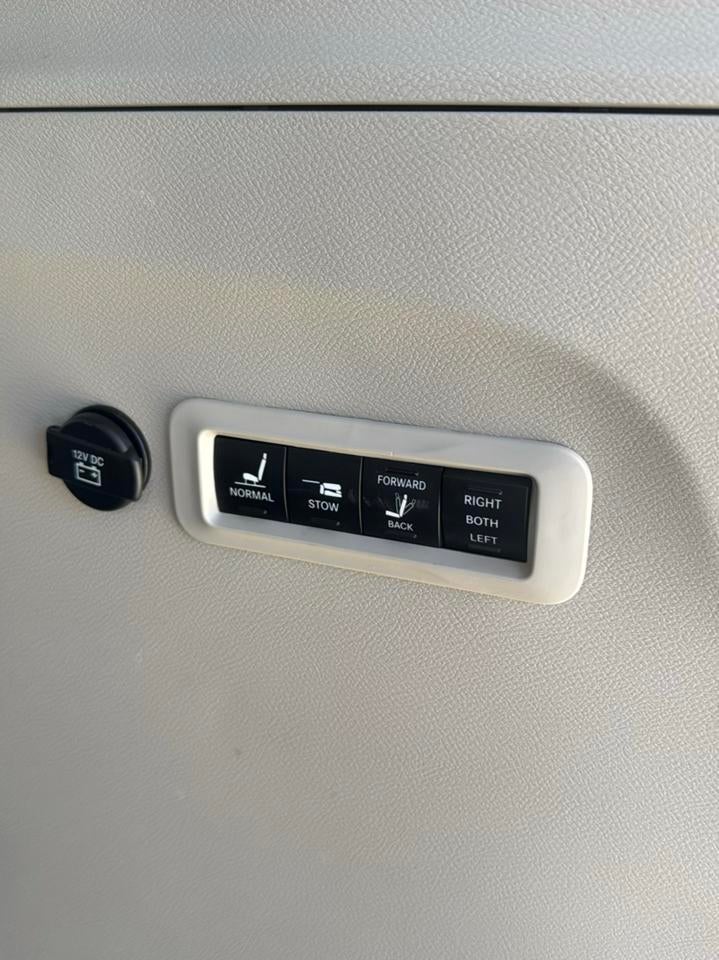 2018 Chrysler Pacifica Limited FWD