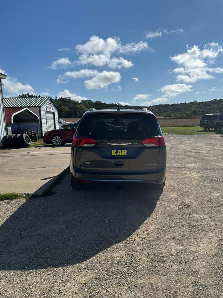 2018 Chrysler Pacifica Limited FWD