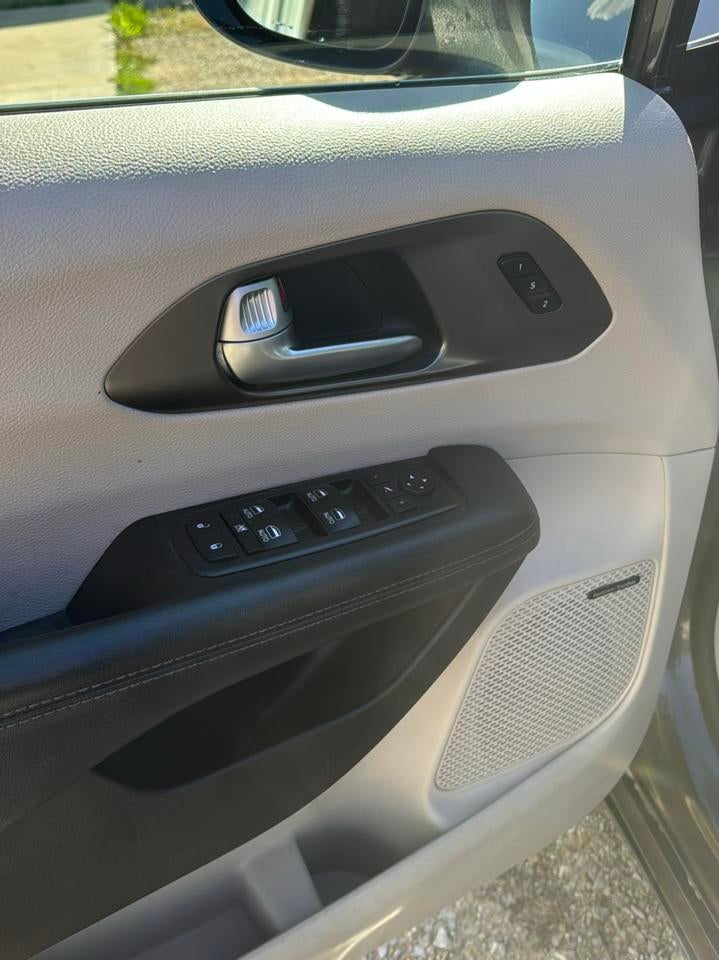2018 Chrysler Pacifica Limited FWD