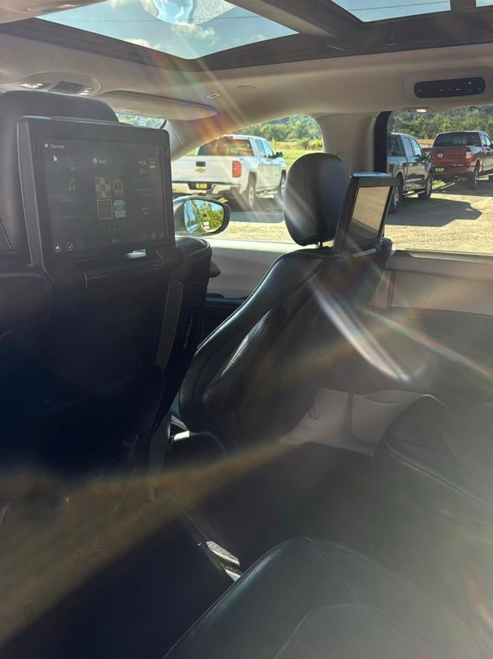 2018 Chrysler Pacifica Limited FWD