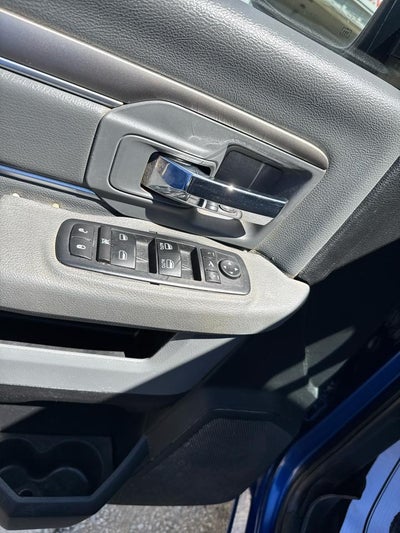 2016 RAM 1500 4WD Crew Cab 140.5" Big Horn
