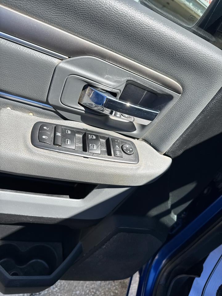 2016 RAM 1500 4WD Crew Cab 140.5" Big Horn