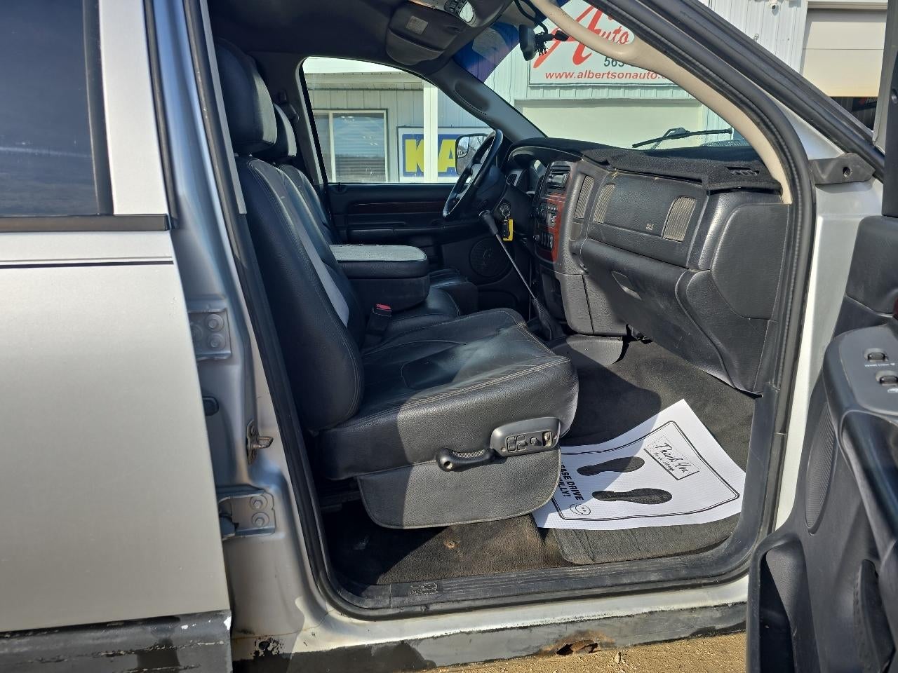 2003 Dodge Ram 3500 4dr Quad Cab 140.5" WB 4WD SRW SLT