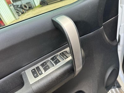 2009 Chevrolet Silverado 1500 4WD Crew Cab 143.5" LT