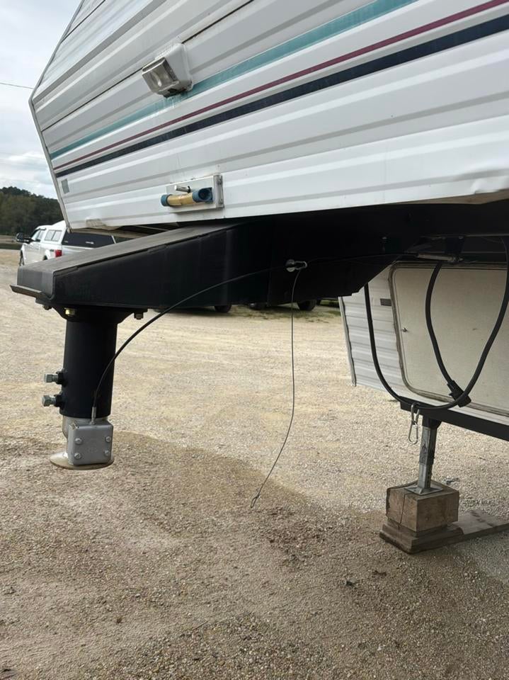 1999 Dutchmen Lite 5th Wheel Base