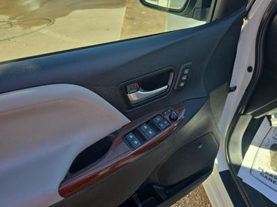 2016 Toyota Sienna 5dr 7-Pass Van XLE Premium AWD (Natl)