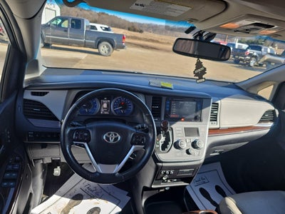 2016 Toyota Sienna 5dr 7-Pass Van XLE Premium AWD (Natl)