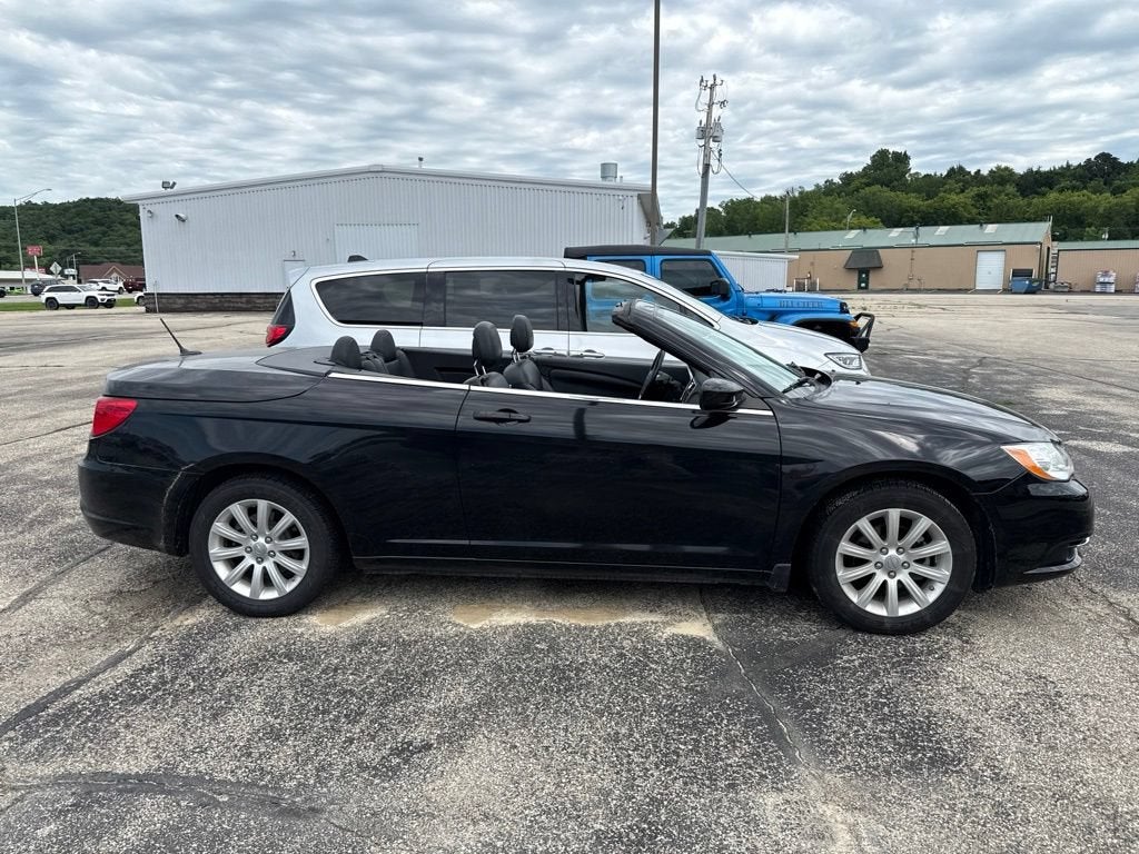 2011 Chrysler 200 Touring Convertible's photo