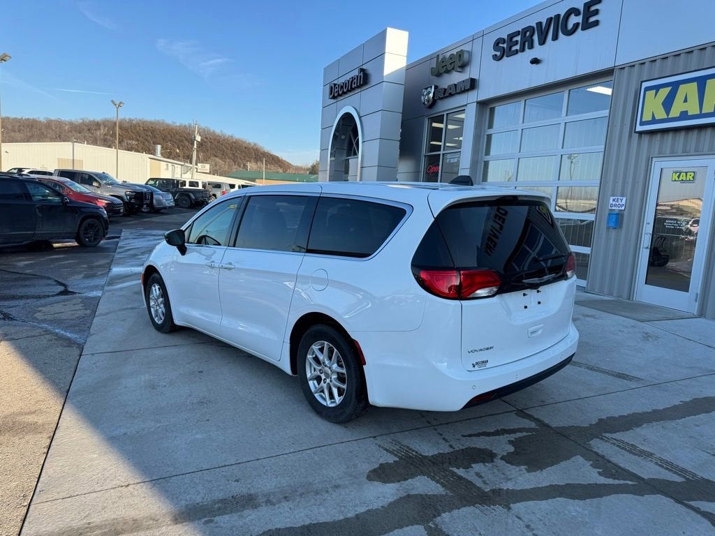 2025 Chrysler Voyager LX