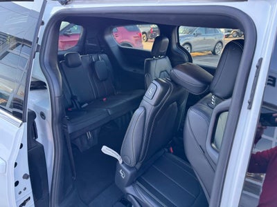 2025 Chrysler Voyager LX